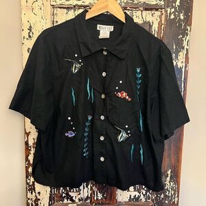 Vintage women’s 90’s embroidered crop fish button down “mom” shirt. Size 18W